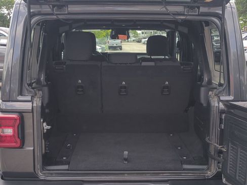 Used 2025 Jeep Wrangler Unlimited Sahara w/ Safety Group AWD/4WD image 14