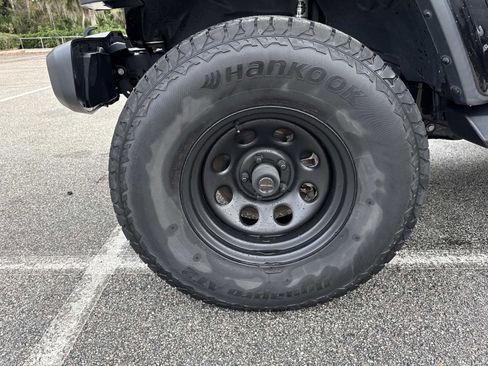 Used 2021 Jeep Gladiator Overland w/ Safety Group image 31