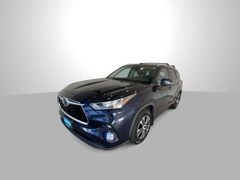 Used 2020 Toyota Highlander XLE image 4