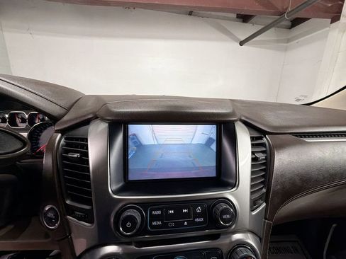 Used 2018 Chevrolet Suburban LT image 14