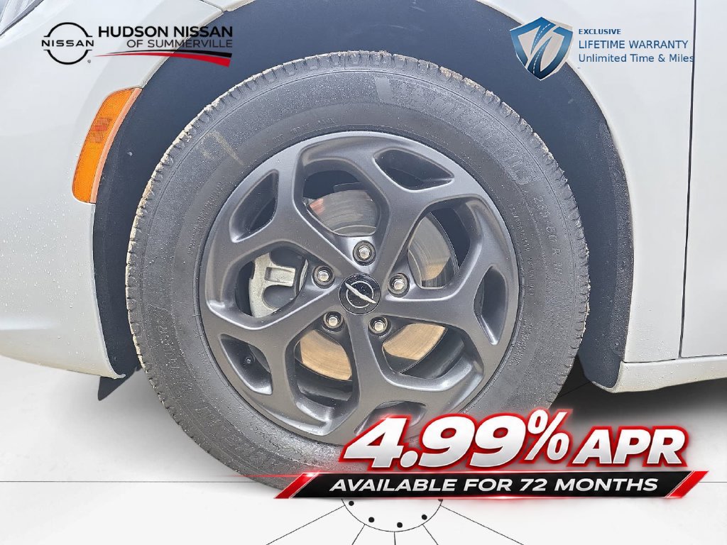Used 2021 Chrysler Pacifica Limited w/ Uconnect Theater Family Group FWD image 32