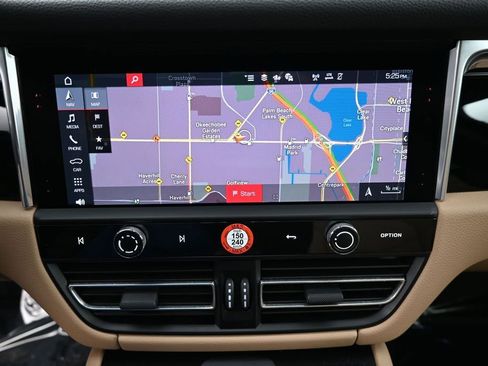 Certified 2025 Porsche Macan AWD/4WD image 22
