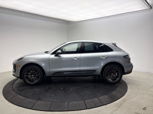 Certified 2024 Porsche Macan AWD/4WD image 2