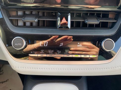 Used 2024 Toyota Corolla SE image 21