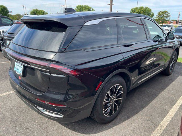 Used 2025 Lincoln Nautilus Premier AWD/4WD image 4