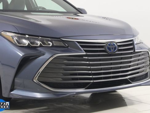 Used 2019 Toyota Avalon XLE image 36