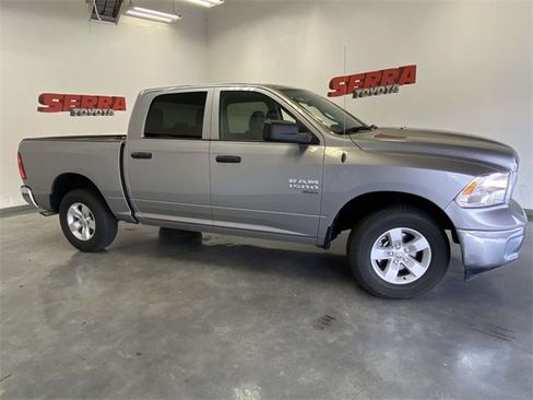 Used 2022 RAM 1500 Classic SLT image 2
