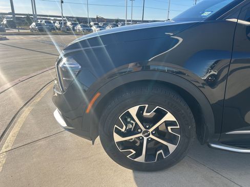 Used 2023 Kia Sportage EX image 2