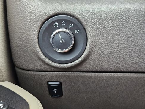 Used 2016 Lincoln Navigator Select RWD image 24