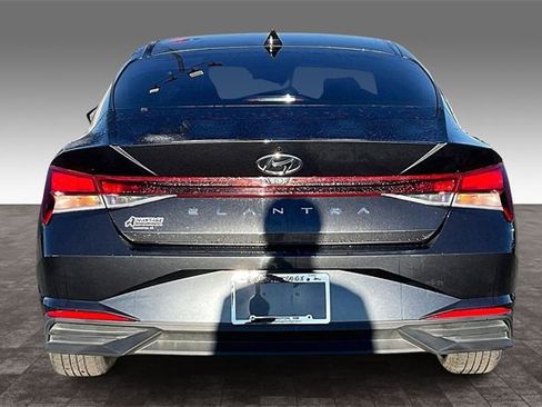 Used 2021 Hyundai Elantra SEL w/ Convenience Package image 4