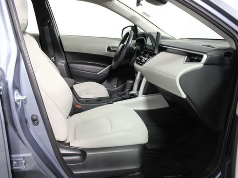 Used 2025 Toyota Corolla Cross L FWD image 11