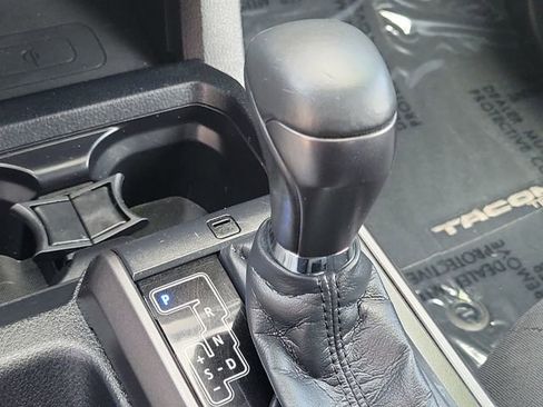 Used 2020 Toyota Tacoma TRD Sport AWD/4WD image 17