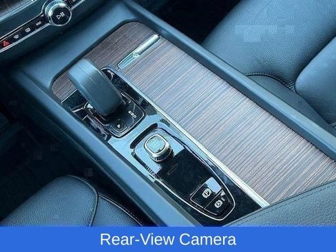 Used 2022 Volvo XC60 B5 Momentum w/ Protection Package Premier image 16