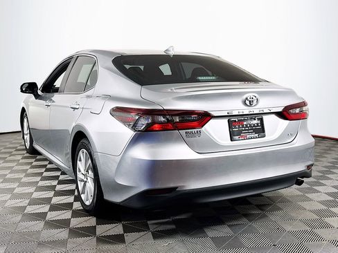 Used 2022 Toyota Camry LE FWD image 5