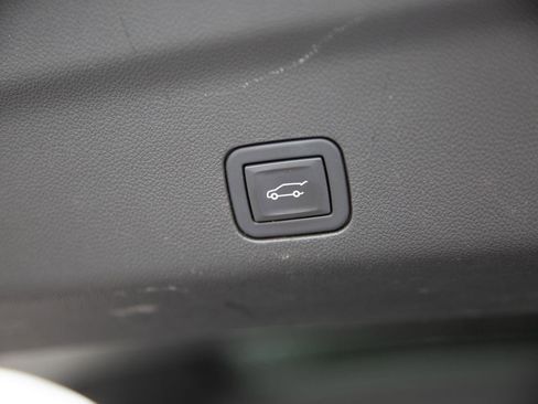 Used 2023 GMC Yukon SLT w/ SLT Premium Package AWD/4WD image 29