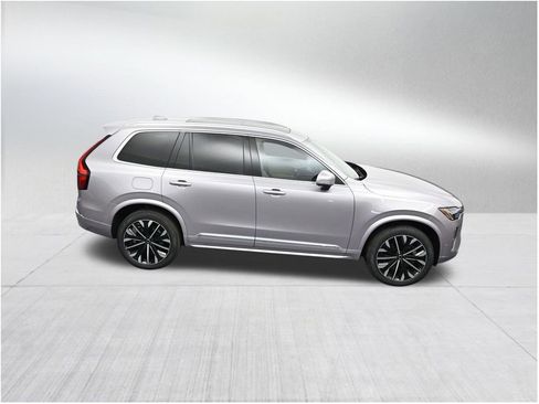 New 2026 Volvo XC90 B6 Plus w/ Protection Package Premier AWD/4WD image 18