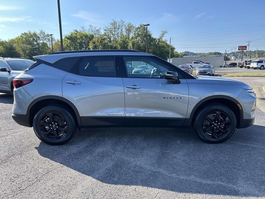 New 2026 Chevrolet Blazer LT w/ Midnight/Sport Edition FWD image 2