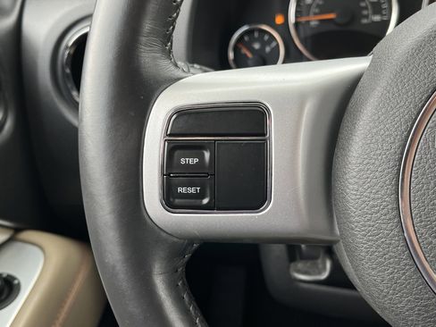 Used 2016 Jeep Compass Latitude image 24