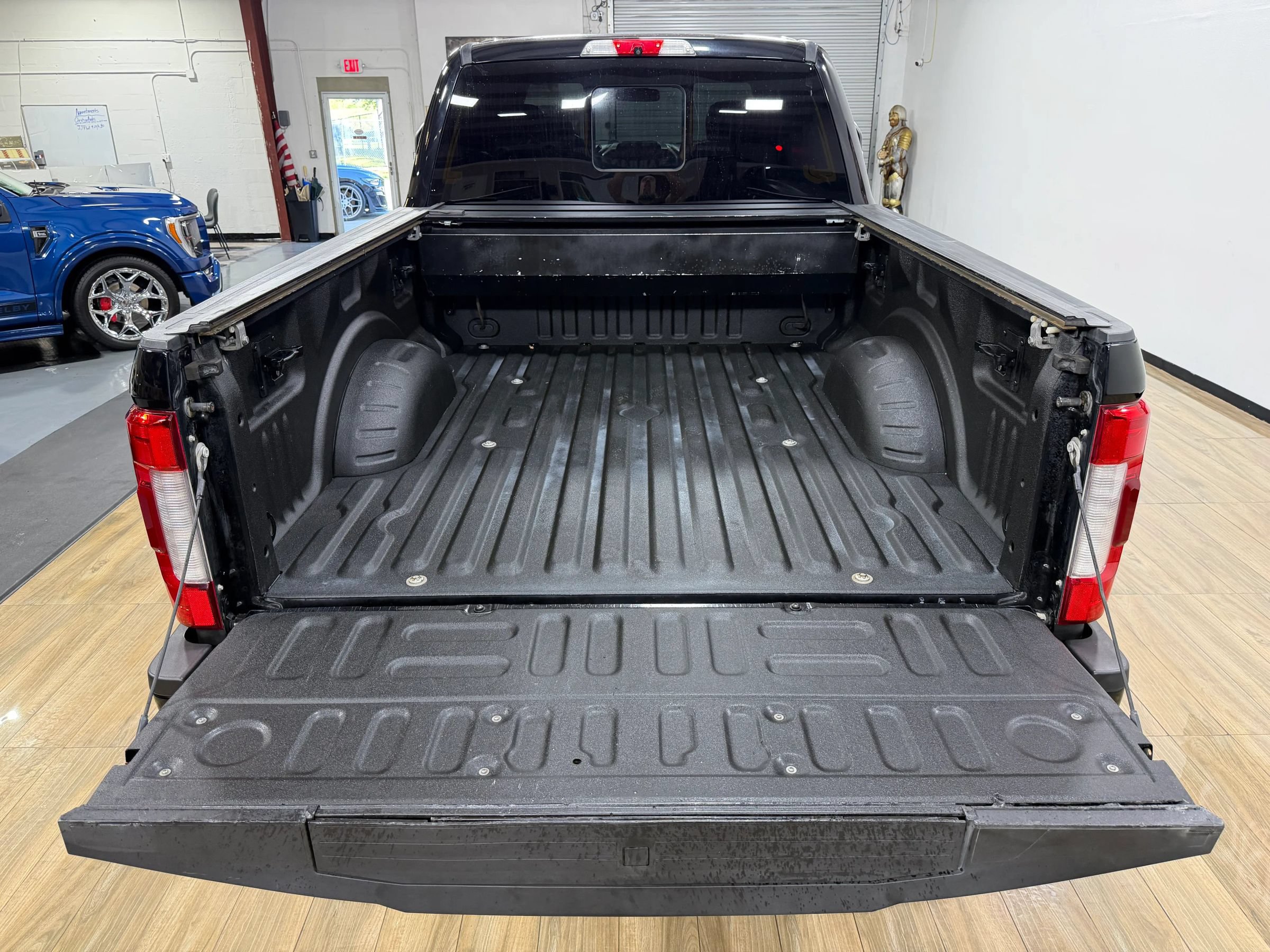 Used 2019 Ford F250 Platinum w/ Platinum Ultimate Package AWD/4WD image 9