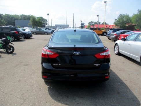 Used 2014 Ford Focus SE w/ SE Winter Package image 5