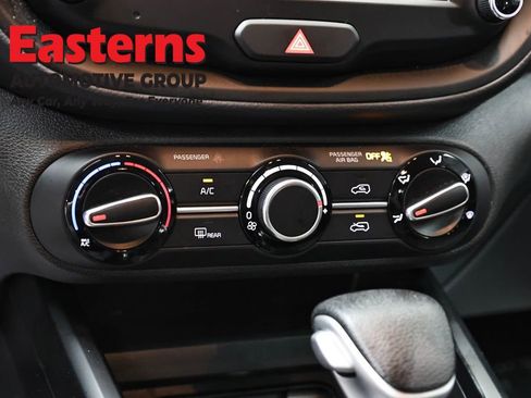 Used 2025 Kia Soul LX w/ LX Technology Package FWD image 20