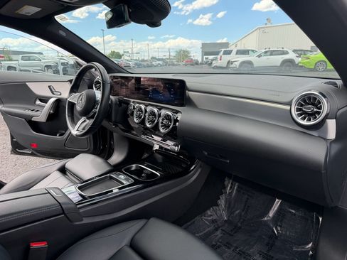 Used 2025 Mercedes-Benz CLA 250 image 32