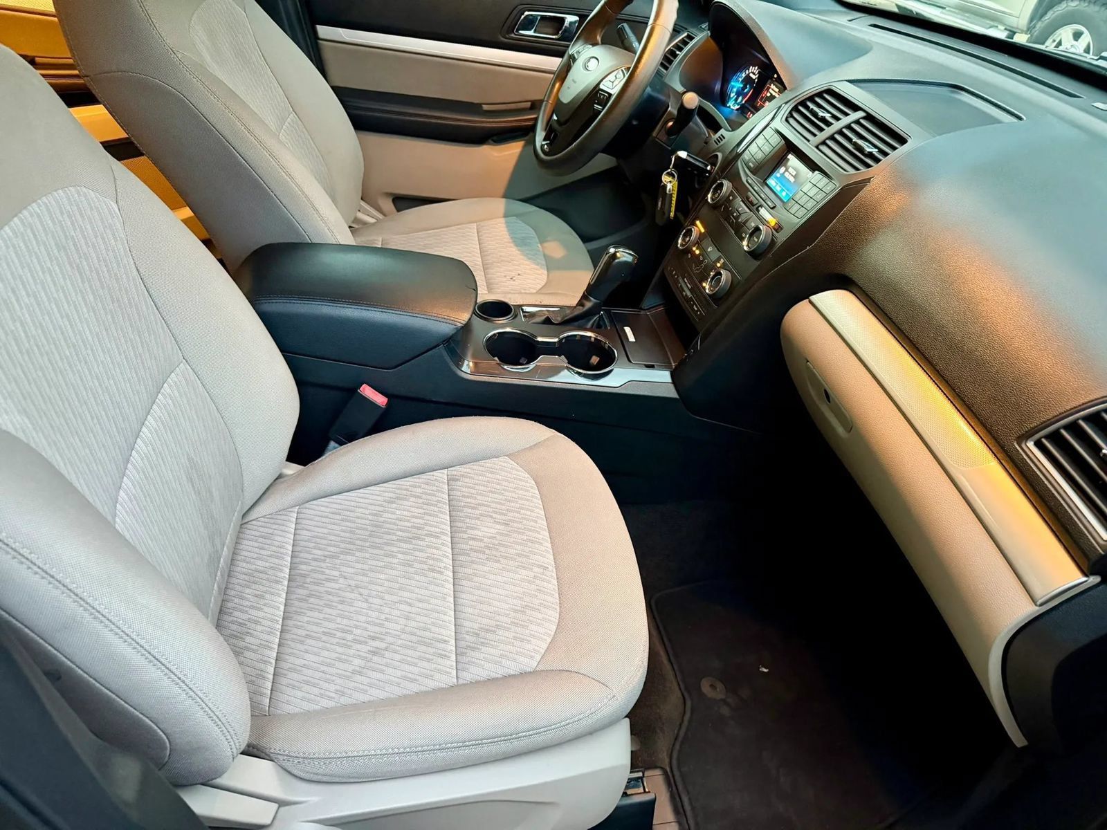 Used 2018 Ford Explorer FWD image 15