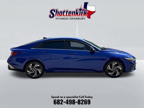 Used 2024 Hyundai Elantra SEL w/ Convenience Package FWD image 5