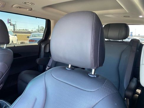 Used 2025 Kia Carnival SX Prestige image 22