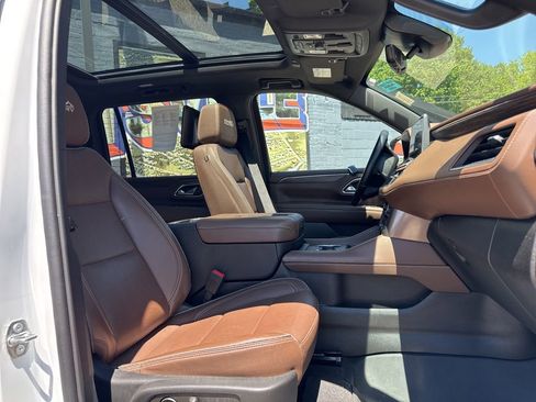 Used 2023 Chevrolet Suburban High Country AWD/4WD image 14