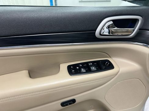 Used 2020 Jeep Grand Cherokee Limited w/ Luxury Group II image 22