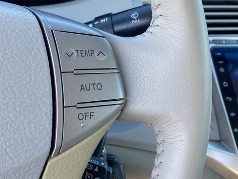 Used 2006 Toyota Avalon XLS image 31