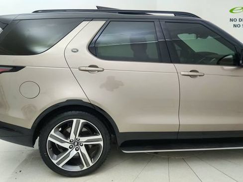 Used 2024 Land Rover Discovery Metropolitan Edition AWD/4WD image 23