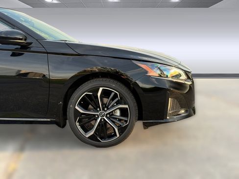 New 2025 Nissan Altima 2.5 SR image 10