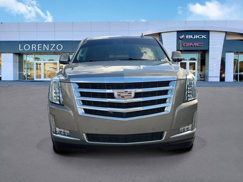 Used 2018 Cadillac Escalade ESV Luxury image 2
