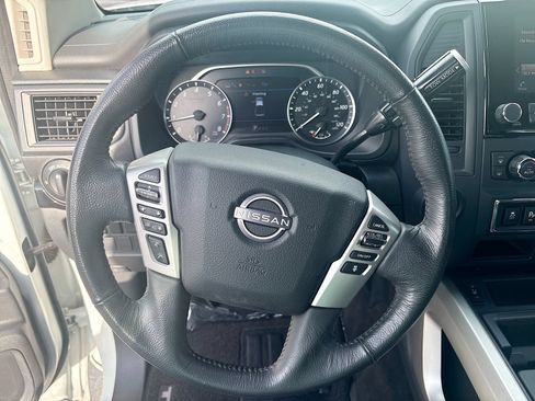 Used 2023 Nissan Titan SV w/ SV Convenience Package RWD image 11