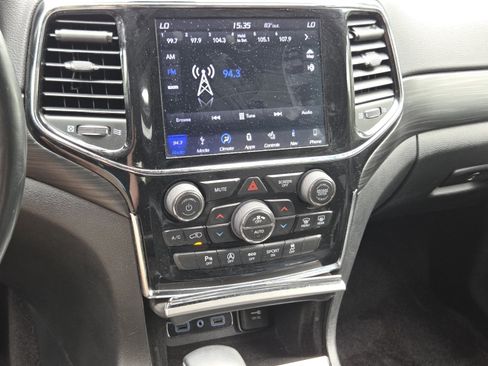 Used 2019 Jeep Grand Cherokee Altitude AWD/4WD image 32