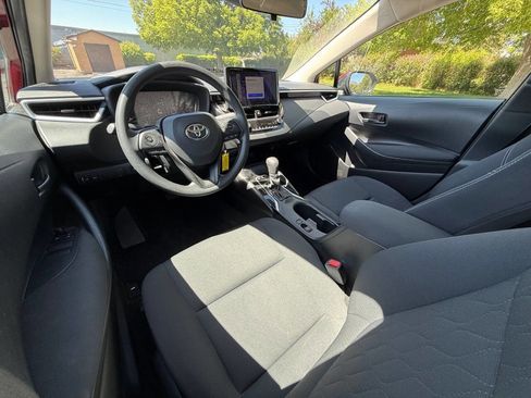 Used 2025 Toyota Corolla LE FWD image 8