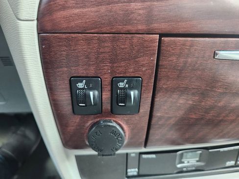 Used 2013 Toyota Sienna Limited image 19