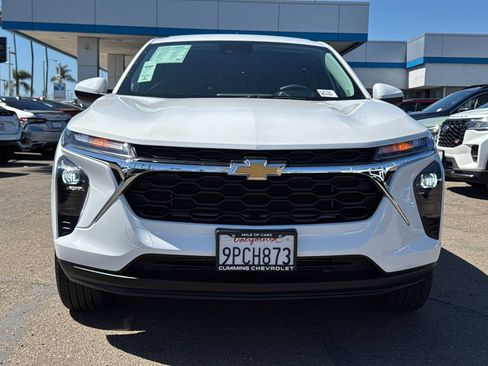 Used 2024 Chevrolet Trax LS w/ LS Convenience Package FWD image 4