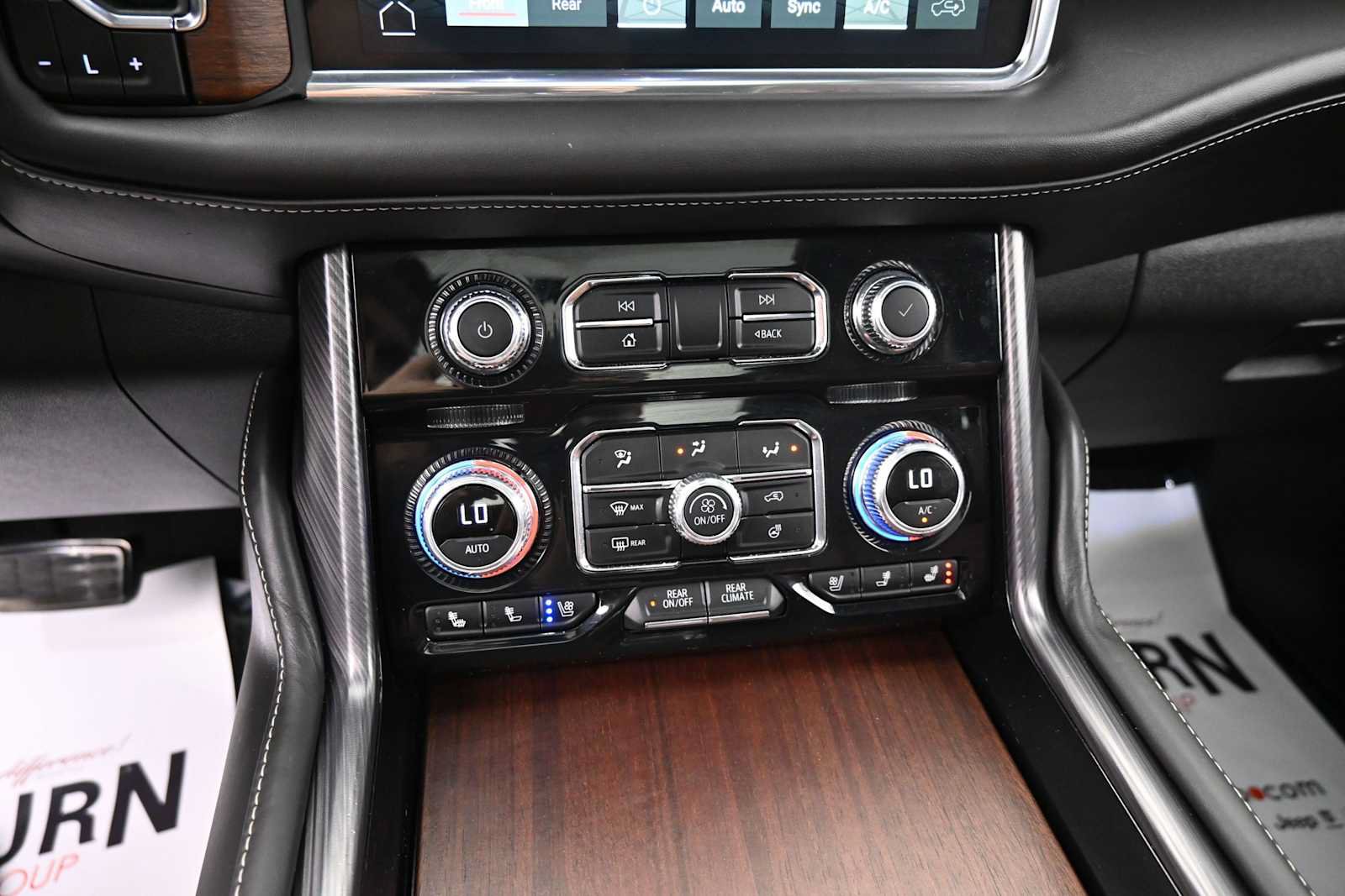 Used 2023 GMC Yukon XL Denali Ultimate AWD/4WD image 9