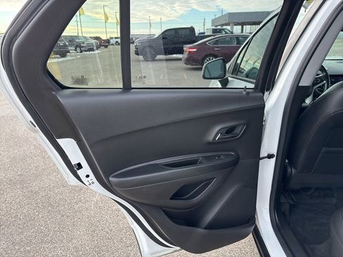 Used 2022 Chevrolet Trax LT w/ LT Convenience Package image 20