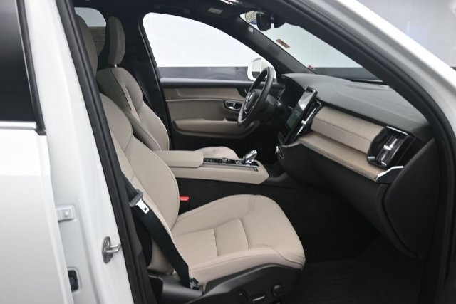 Used 2026 Volvo XC90 T8 Plus w/ Protection Package Premier AWD/4WD image 27