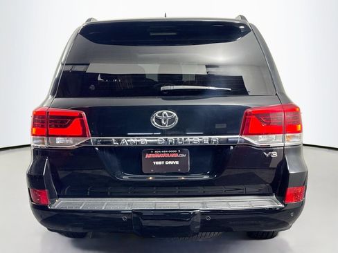 Used 2017 Toyota Land Cruiser image 7