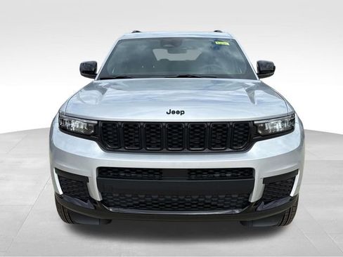 New 2025 Jeep Grand Cherokee L Altitude RWD image 2