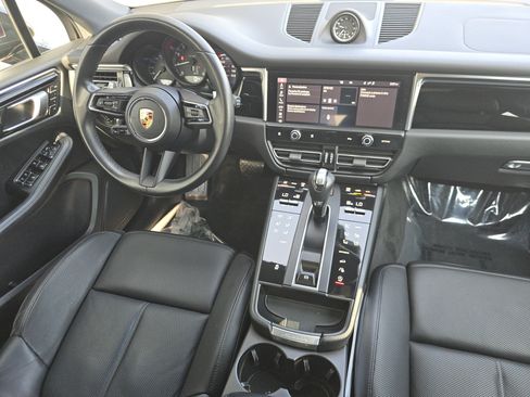 Certified 2023 Porsche Macan AWD/4WD image 22