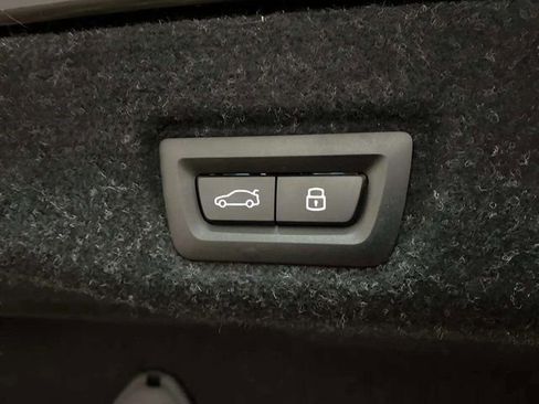 Used 2025 BMW i5 eDrive40i image 8