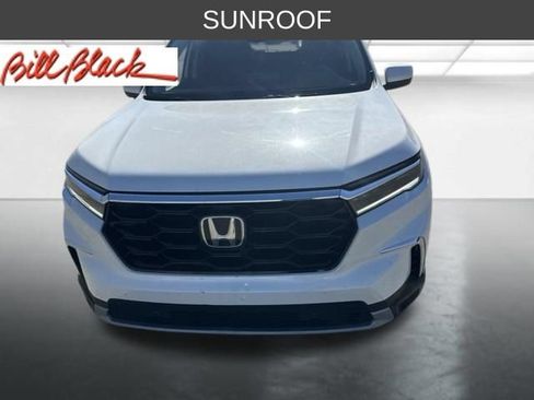 Used 2025 Honda Pilot Touring image 3