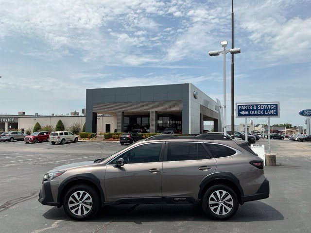 Used 2024 Subaru Outback Premium AWD/4WD image 6