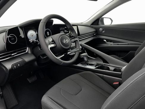 New 2025 Hyundai Elantra SEL image 14